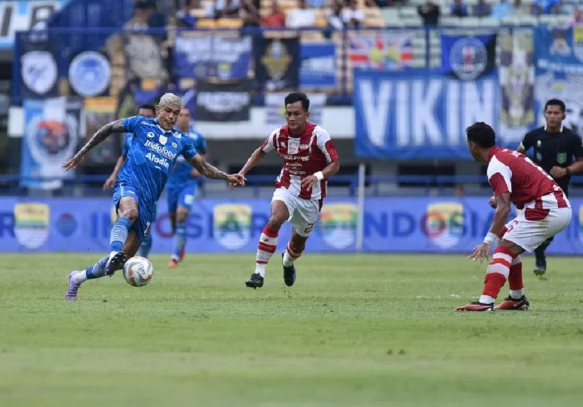 Sempat Unggul Dua Gol Persib Bandung Harus Puas Berbagi Poin