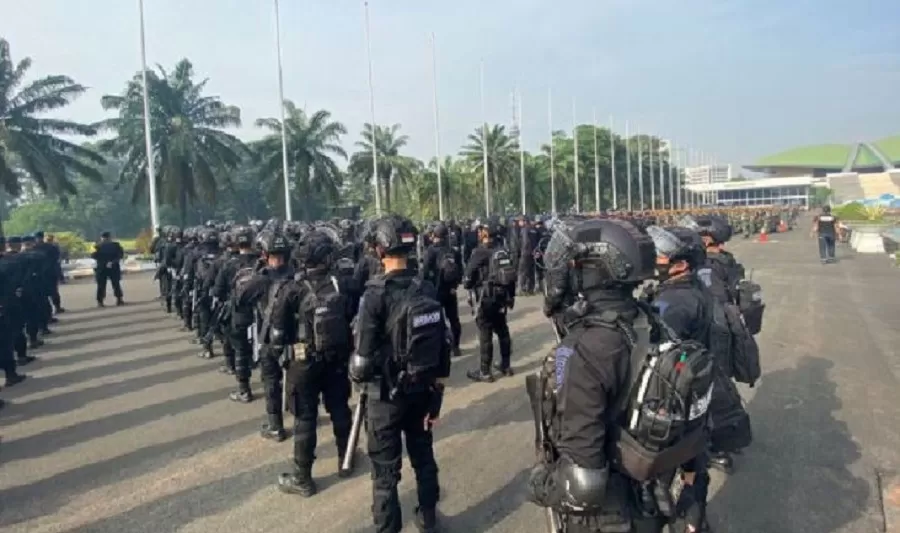 Brimob-Water Cannon Lengkap Siaga di Bundaran HI Jelang Aksi 1 May Day