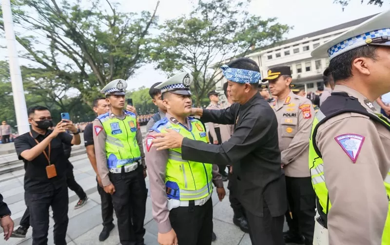 Jaga Keamanan Dan Ketertiban Kota Bandung, 1.600 Polisi RW Disebar ...