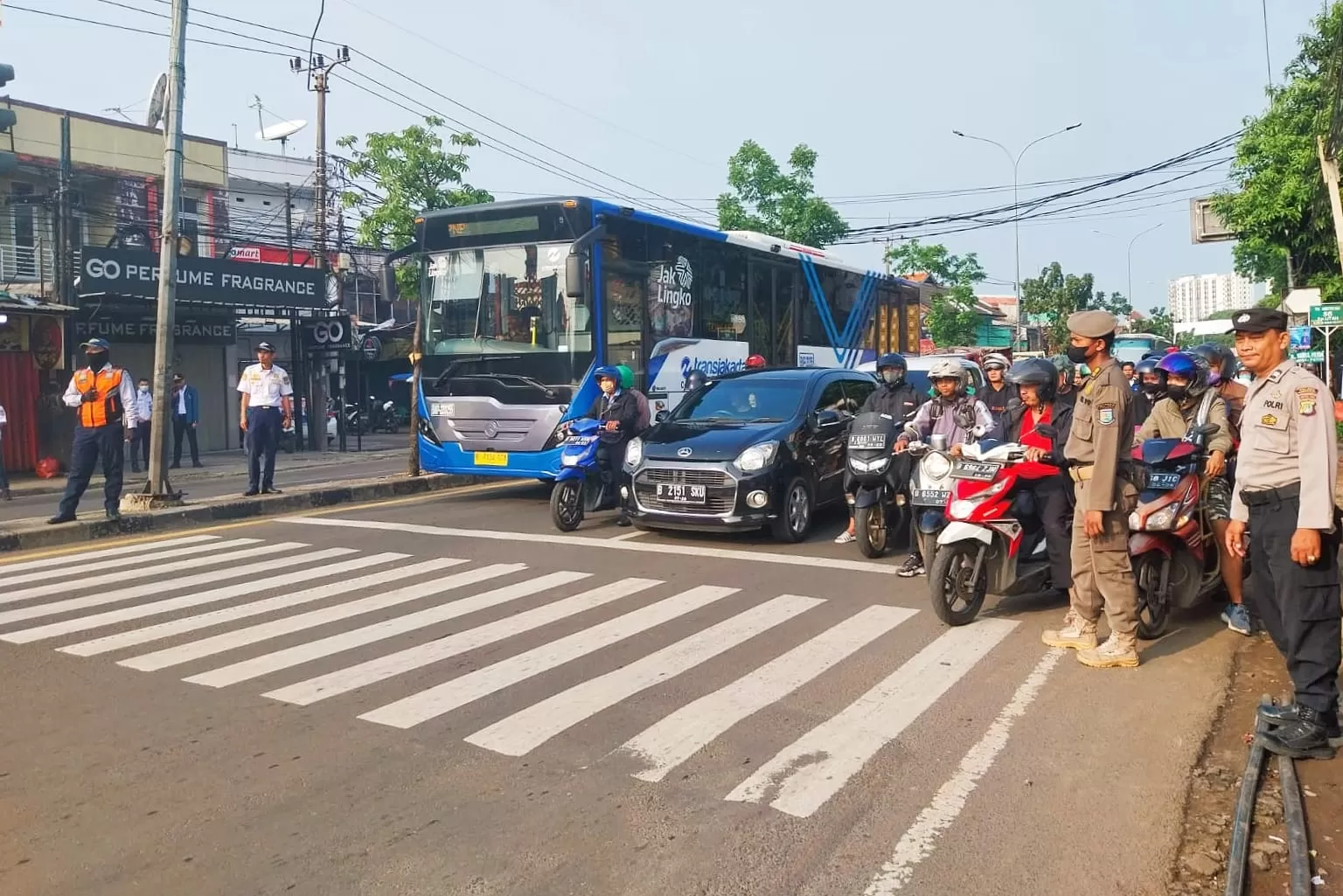 Uji Coba Traffic Light Di Simpang Uin Ciputat Dua Putaran Balik Yang