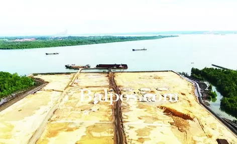 DIHENTIKAN SEMENTARA: Pembangunan Pelabuhan Benuo Taka dihentikan sementara lantaran keterbatasan anggaran.