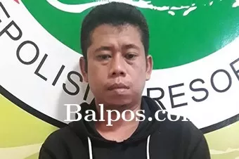 MENDEKAM: Rudi Hadi Suwarno, pengedar narkoba jenis sabu ditangkap saat menunggu calon pembeli.
