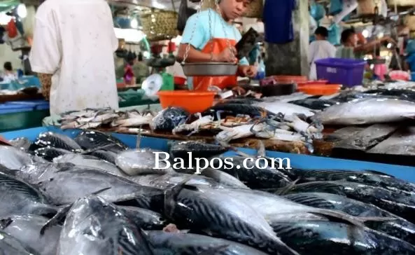 TIDAK PENUH : Beberapa pedagang ikan hanya menjual ikan jenis-jenis saja, tidak seperti hari biasanya.