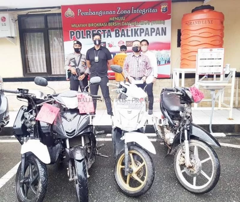 DIRINGKUS: AS tak berdaya saat diringkus jajaran Reskrim Polresta Balikpapan akibat mencuri sepeda motor di sejumlah kota di Kaltim.