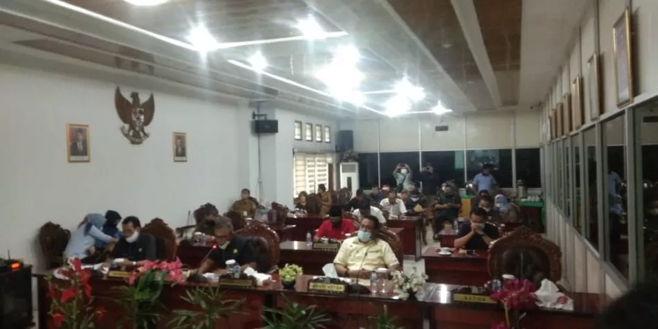 DPRD Kota Balikpapan menggelar rapat Paripurna Penyampaian Nota Penjelasan Wali Kota Balikpapan mengenai rancangan Perda tentang PDAM dan penyertaan modal pada PDAM