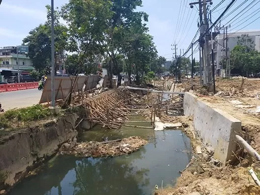 ASAL-ASALAN: Proyek perbaikan drainase di kawasan Jalan MT Haryono depan PT Geoservice yang kondisinya memprihatikan.