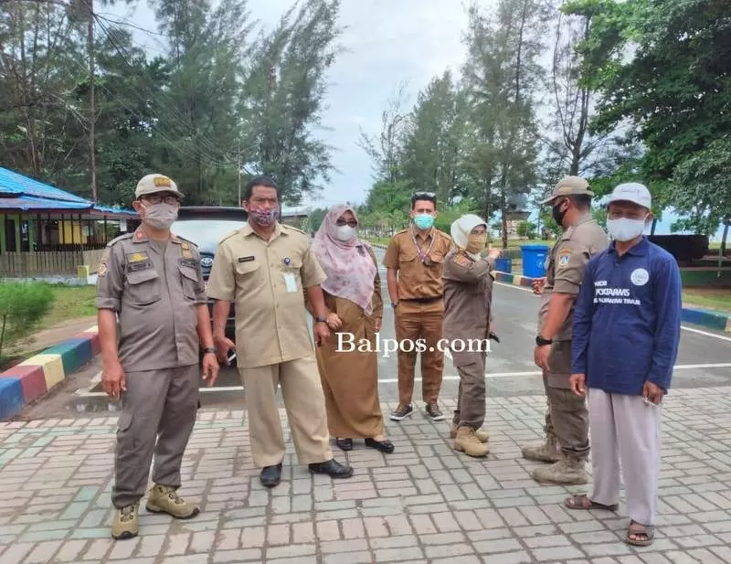 LIBUR NASIONAL: Disporapar bersama beberapa instansi mengadakan pengamanan dan pengawasan kepada pengunjung Pantai Manggar Segara Sari.