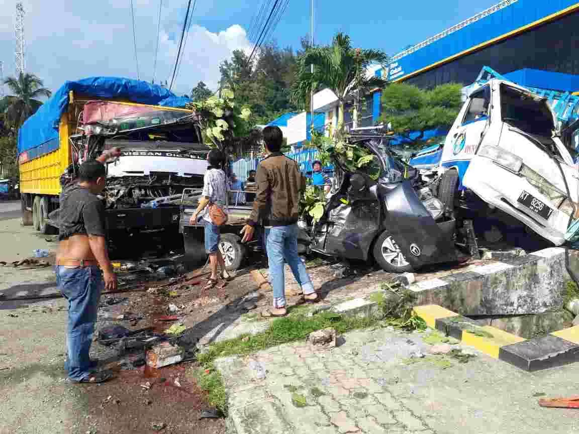 Kecelakaan yang melibatkan kendaraan besar di Balikpapan, beberapa waktu lalu.