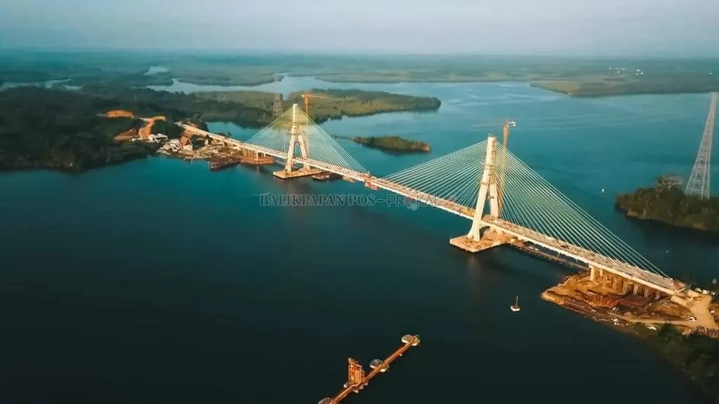 Jembatan Pulau Balang sudah tersambung. Sayangnya akses pendekat dari sisi Balikpapan belumlah tuntas.
