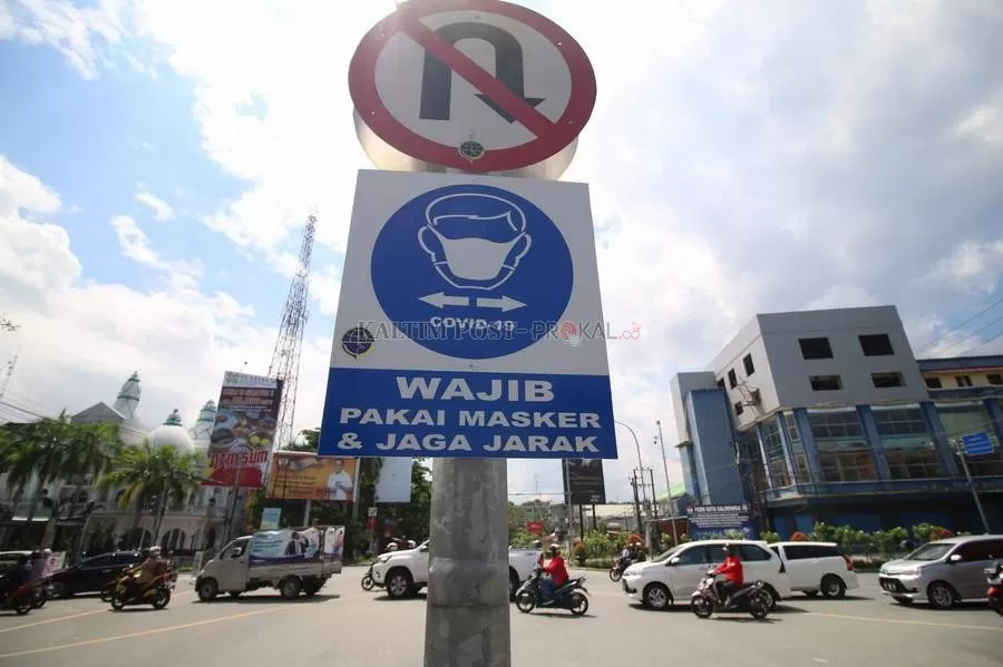 Rambu berisi imbauan wajib masker di Balikpapan. Rupanya imbauan ini tak mempan dan Balikpapan akan melaksanakan PPKM.