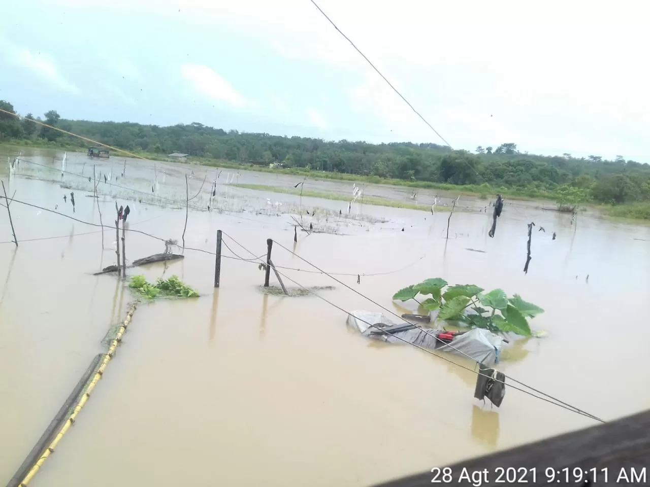 Banjir di kawasan Teritip, Balikpapan.