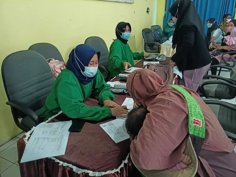 SUNTIK VAKSIN: Pelaksanaan vaksinasi gelombang ketiga gelaran TP PKK yang bertempat di Sekretariat TP PKK Kabupaten Paser. IST.