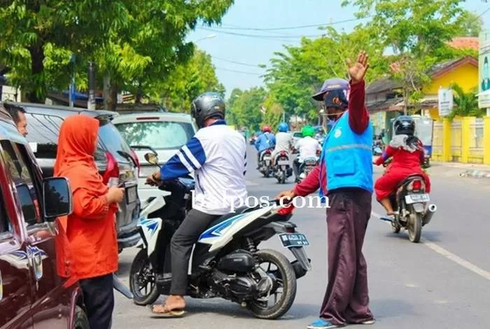 MINIM KONTRIBUSI:Maraknya jukir liar di Balikpapan diduga salah satu penyebab minimnya pendapatan retribusi parkir tepi jalan