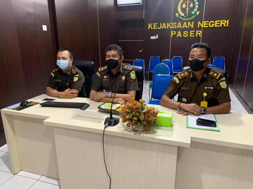 TUNTUT PIDANA: Jaksa saat mengikuti sidang virtual kasus anak bermasalah hukum di Kabupaten Paser.