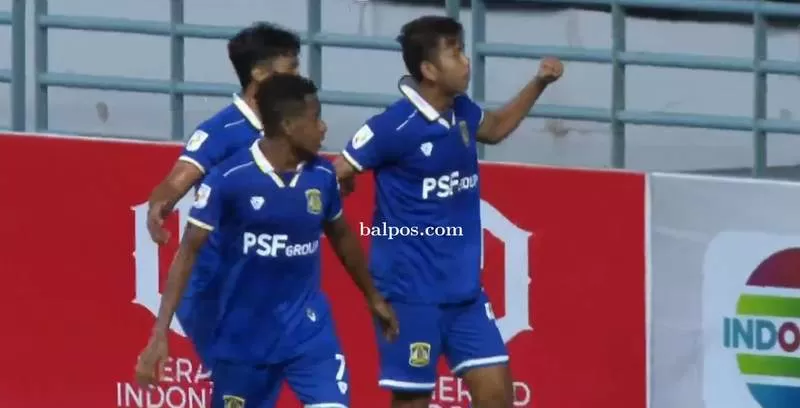 PESTA GOL: Para pemain Persiba merayakan gol demi gol ke gawang Kalteng Putra, tadi malam (22/9).