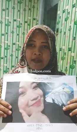 DICARI: Novi memperlihatkan foto anak gadisnya, Sal¬sabila, yang sudah 5 hari menghilang.