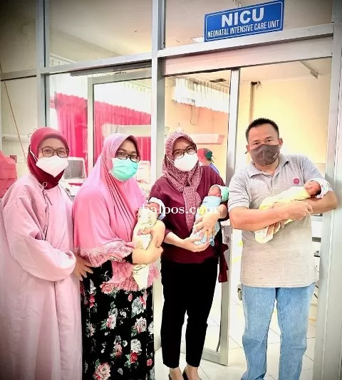 SEHAT:Bayi kembar tiga yang lahir dari pasangan Darmansyah dan Fitriyani warga Desa Damit, Kecamatan Pasir Belengkong. Bayi kembar tig aini ditangani oleh Tim Dokter RSUD Panglima Sebaya. (FOTO:RANO/PASER POS)