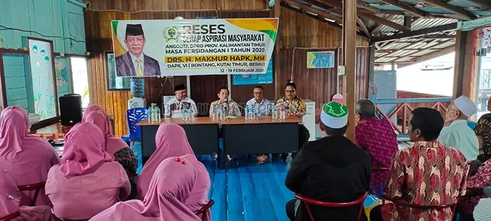 SERAP ASPIRASI: Ketua DPRD Kaltim Makmur HAPK didampingi mantan anggota DPRD Kaltim Gamalis dan tokoh masyarakat, saat menggelar reses di Pulau Derawan, kemarin (15/2).