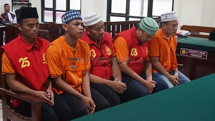 PUTUSAN: Lima terdakwa penyalahgunaan sabu-sabu divonis seumur hidup oleh Majelis Hakim PN Tanjung Redeb, kemarin (19/2).