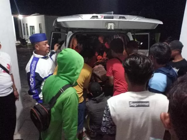 LAKALANTAS: Tabrakan terjadi di jalan poros Tanjung Batu, tepatnya di kilometer 4 simpang tiga perkebunan sawit, Kecamatan Pulau Derawan. Dua korban dilarikan ke rumah sakit karena alami luka berat.