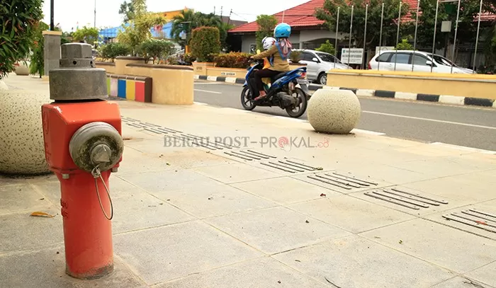 MEMBANTU KINERJA PEMADAM: Salah satu hidran yang ada di sekitaran Jalan APT Pranoto, Tanjung Redeb.