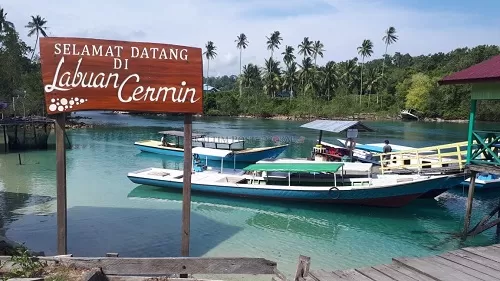 Sejumlah objek wisata di Kabupaten Berau mulai ditutup sementara. Dari informasi yang beredar, salah satu objek wisata yang telah ditutup yakni Danau Labuan Cermin di Kecamatan Bidukbiduk.