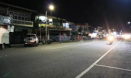 SEPI: Jalan Ahmad Yani yang biasanya dipenuhi PKL kini nampak sepi.
