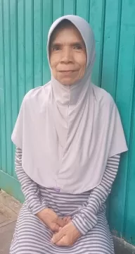 SANGAT BERMANFAAT: Siti Fatimah, warga Kelurahan Gunung Tabur yang menjadi salah satu penerima BLT.
