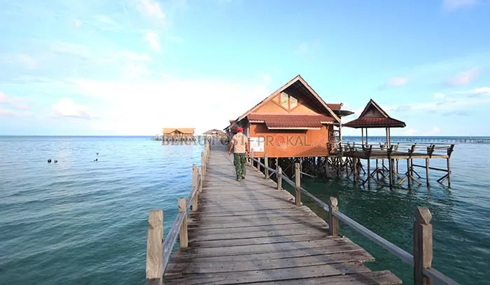 HIDUPKAN EKONOMI WARGA: Objek wisata Pulau Derawan resmi dibuka oleh Pemerintah Kampung Pulau Derawan, setelah bermusyawarah dengan masyarakat dan pelaku usaha setempat.