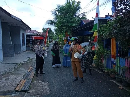 IMBAU: Pihak Kelurahan Tanjung Redeb bersama Babinsa Tanjung Redeb saat mengimbau masyarakat untuk patuh terhadap protokol kesehatan.