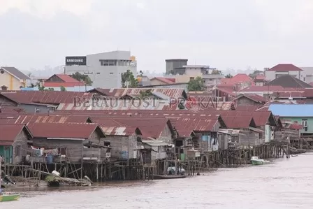 PENATAAN BANTARAN SUNGAI: Lokasi rencana pembangunan turap di kawasan Jalan Yos Sudarso, Tanjung Redeb. Penataan bantaran Sungai Kelay ini pun tertunda karena anggaran belum tersedia.