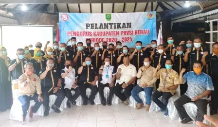 PENGUKUHAN: Pengurus Persatuan Bola Voli Seluruh Indonesia (PBVSI) Kabupaten Berau resmi dilantik pada Sabtu (5/12), di Tanjung Redeb.