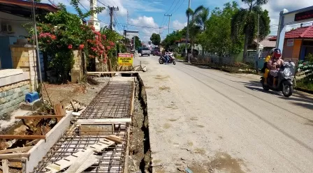PEKERJAAN LANJUTAN: Pembenahan drainase di Jalan Pulau Semama merupakan lanjutan pengentasan genangan yang kerap terjadi di Gang Ketapi.