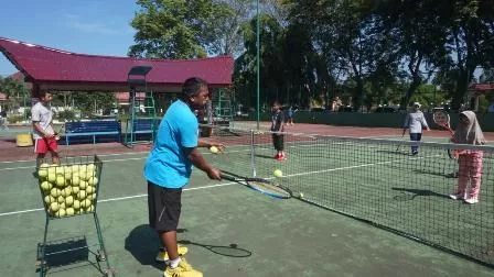 LIBUR LATIHAN: Latihan bersama atlet tenis lapangan kembali diliburkan karena kasus Covid-19 di Kabupaten Berau terus bertambah.