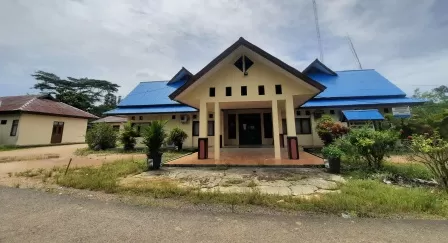 DIUSULKAN JADI SMP: Gedung bekas kantor Kecamatan Teluk Bayur.