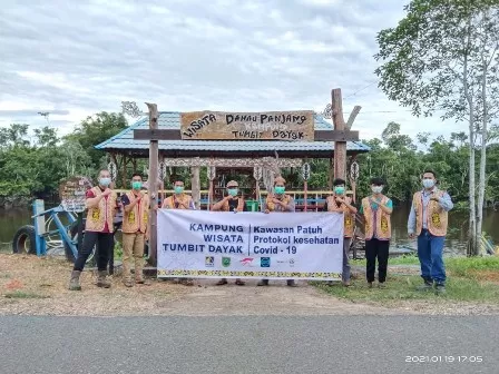 BERSINERGI: Sejumlah pihak turut mendukung terwujudnya wisata Kampung Tumbit Dayak, Kecamatan Sambaliung, yang patuh terhadap protokol kesehatan untuk mencegah penularan Covid-19.