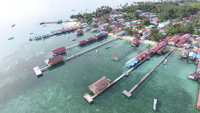 TERBUKA: Hingga kini, Pemerintah Kampung Pulau Derawan masih mempersilakan wisatawan berkunjung, namun harus mematuhi prokes yang ada.