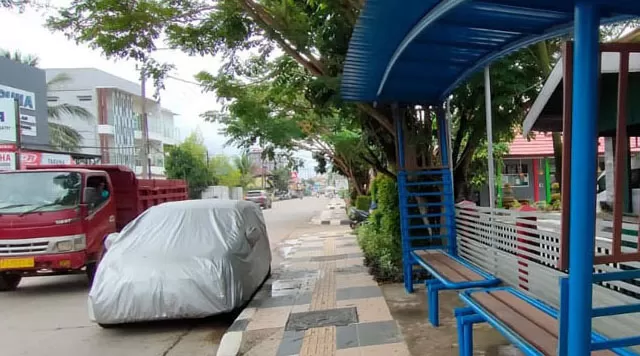 HALTE BUS: Salah satu halte di Jalan Durian II yang dibangun Dinas Perhubungan pada tahun 2020 lalu.
