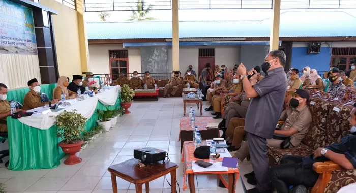 MUSRENBANG: Bupati Berau, Sri Juniarsih, memimpin Musrenbang di Kecamatan Pulau Derawan, kemarin (22/3).