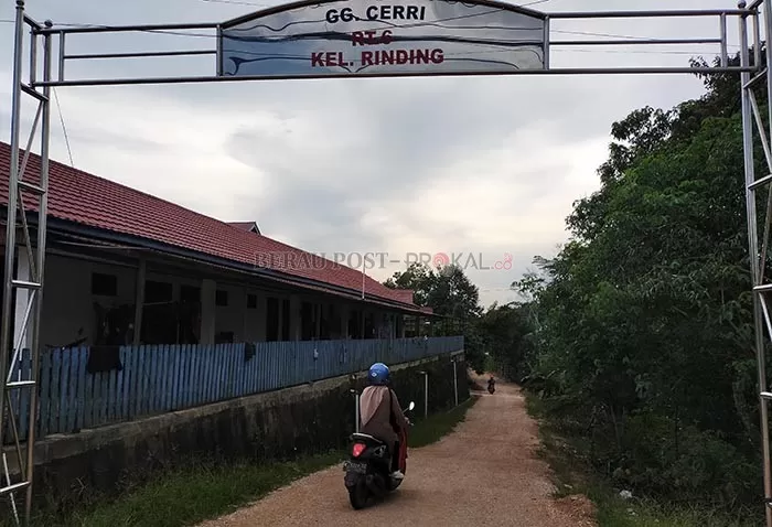 DITINGKATKAN: Ruas jalan Gang Padat Karya, RT 6 Kelurahan Rinding akan ditingkatkan secara bertahap setelah Lebaran Idulfitri.