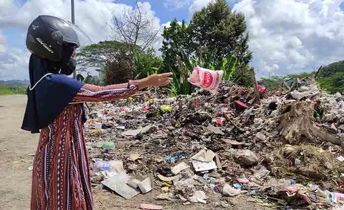 SUDAH TIDAK DIPERBOLEHKAN: Masyarakat diminta tidak lagi membuang sampah di kawasan Jalan Bukit Ilanun dan mengalihkannya dengan membuang ke amrol yang telah disediakan.