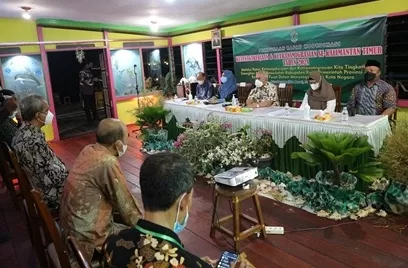 RAKOR TENAGA KERJA: Gubernur Kaltim, Isran Noor, membuka rapat koordinasi ketenagakerjaan dan ketransmigrasian se-Kalimantan Timur di Pulau Derawan, Selasa (15/6) malam.