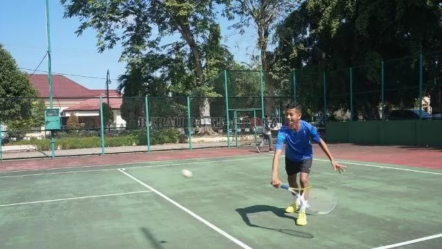LATIHAN MANDIRI: Cabor soft tenis kembali latihan mandiri karena Lapangan Tenis Cendana masih ditutup sementara.