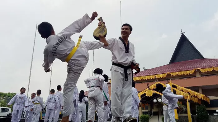 Atlet taekwondo terus dibina secara intensif agar bisa mewujudkan target yang dicanangkan oleh cabor.