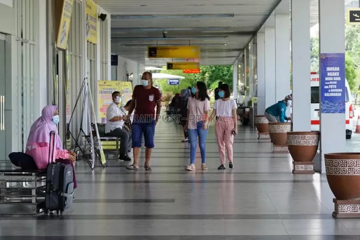 BELUM PULIH: Aktivitas penerbangan di Bandara Kalimarau belum sepenuhnya pulih.