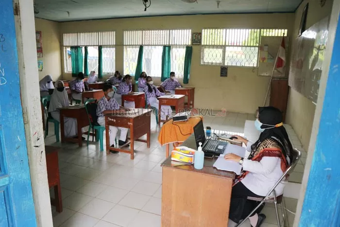 PTM: Kegiatan Pembelajaran Tatap Muka (PTM) di salah satu sekolah di Tanjung Redeb. Pihak sekolah diminta menjaga prokes ketat.