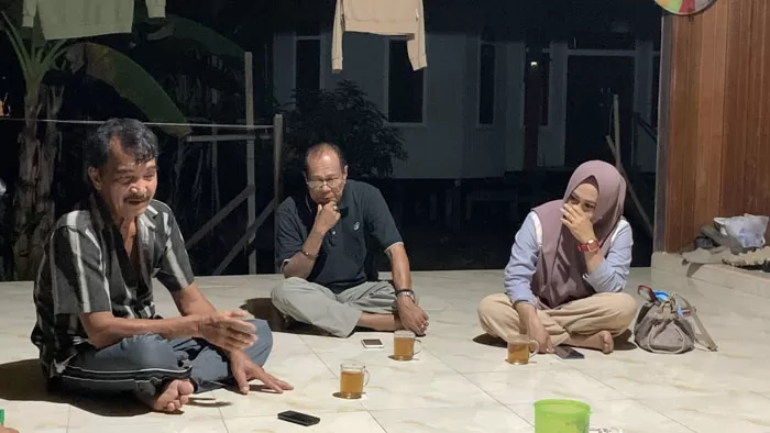 TERANCAM BATAL: Ketua Adat Bajau Kampung Tanjung Batu Rory Syahrizal, menggelar pertemuan dengan masyarakat guna membahas persoalan pesta ada Mag’ Jamu.