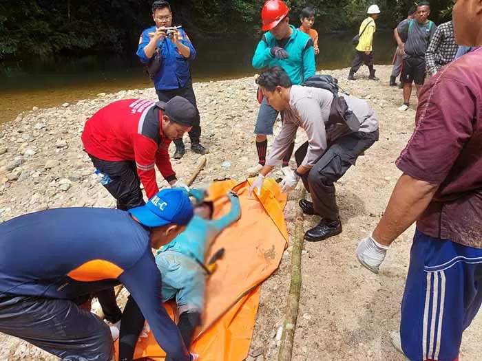 BERHASIL DITEMUKAN: Jenazah Sarifuddin berhasil ditemukan tim gabungan 200 meter dari lokasinya memancing.