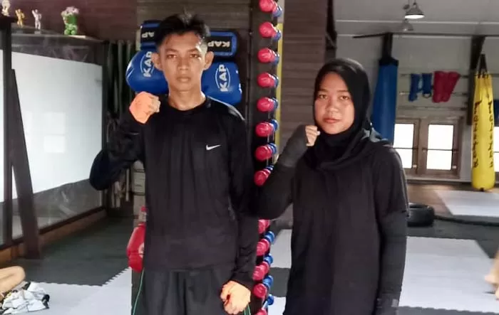 TAMPIL DI KEJURNAS: Dua atlet wushu Berau tetap berlatih jelang pelaksanaan Kejurnas di Jakarta nanti.