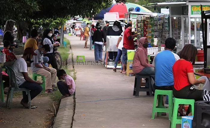 AKAN DIAWASI: Pusat perbelanjaan termasuk seperti di Jalan Pulau Derawan menjadi salah satu titik pengetatan pengawasan prokes oleh Satgas pada momen nataru nanti.